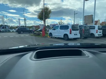Car image 29