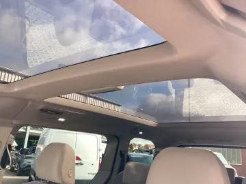 Car image 37