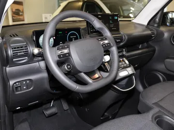 Car image 25