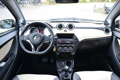 Car image 9