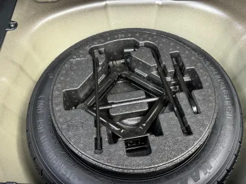 Car image 27