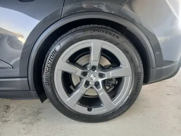 Car image 34