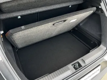 Car image 34