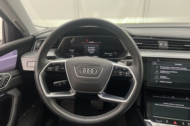 Audi Q8 50 e-tron 250 kW image number 17