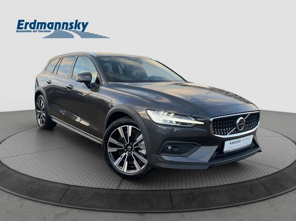 Volvo V60 Cross Country AWD B5 184 kW image number 2