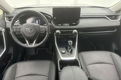 Car image 14