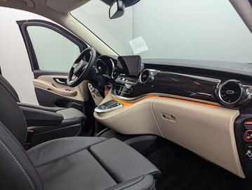 Car image 37