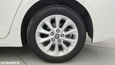 Car image 25