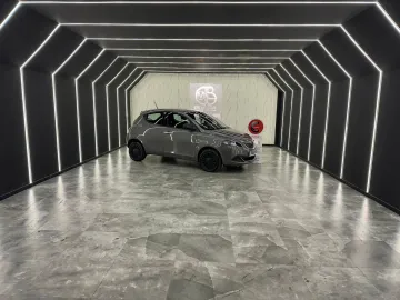 Car image 15