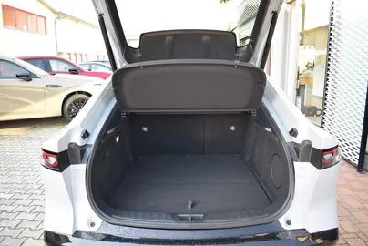 Car image 27