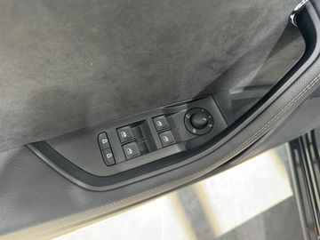 Car image 32