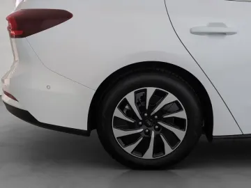 Car image 28