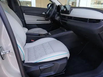 Car image 23