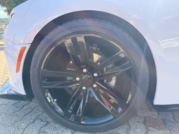 Car image 30