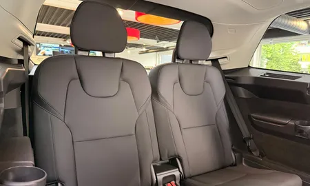 Car image 29