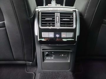 Car image 37