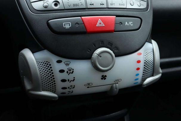 Toyota Aygo 50 kW image number 14