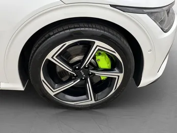 Car image 36