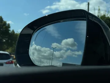 Car image 34