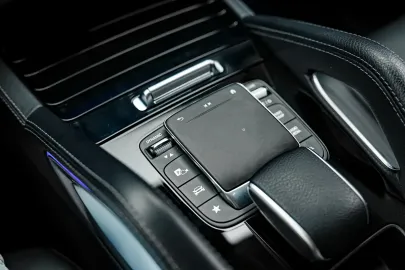 Car image 40