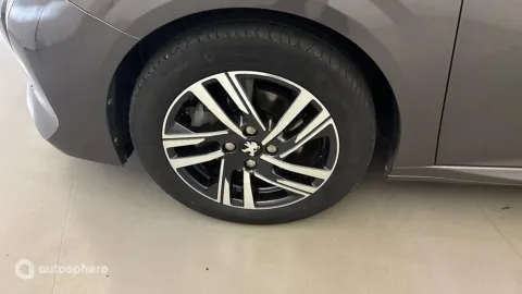 Car image 20