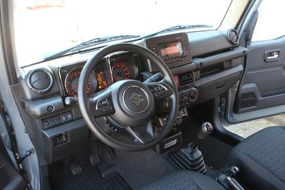 Car image 10