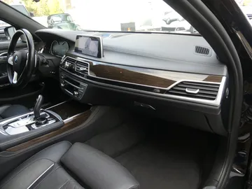 Car image 47