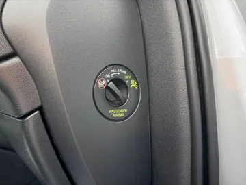 Car image 31