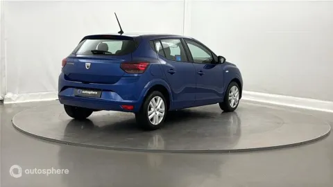 Car image 4