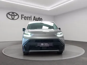 Car image 3