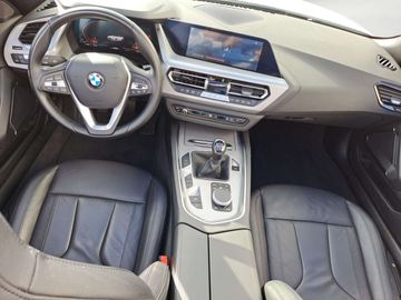 Car image 11