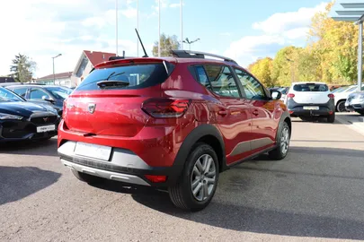 Car image 5