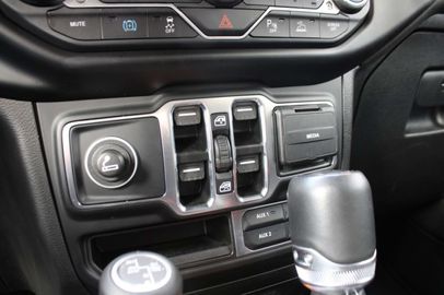 Car image 37