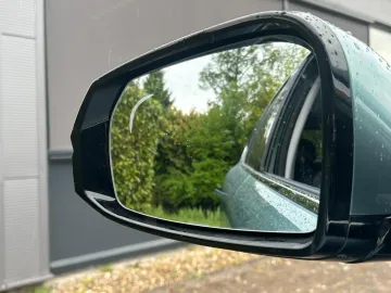 Car image 36