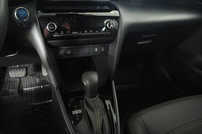 Car image 16