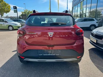 Car image 4