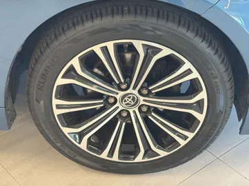 Car image 25