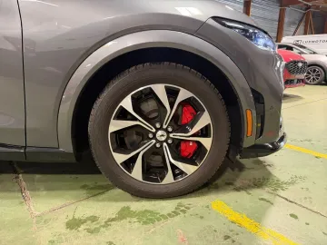 Car image 24