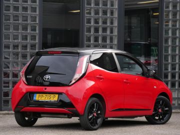 Car image 2
