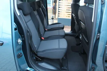 Car image 32