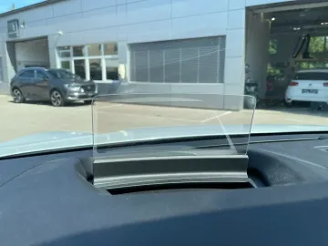 Car image 32