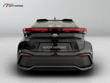 Car image 4