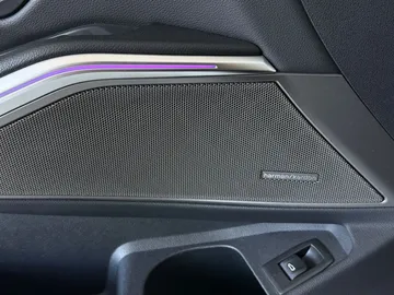 Car image 32