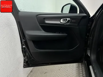 Car image 32
