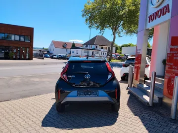 Car image 3