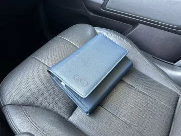 Car image 28