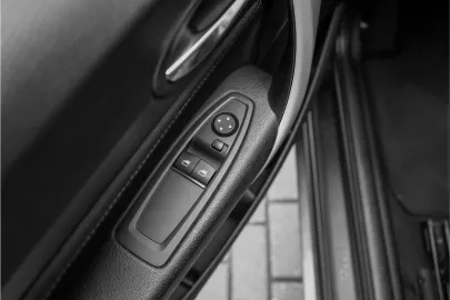 Car image 36