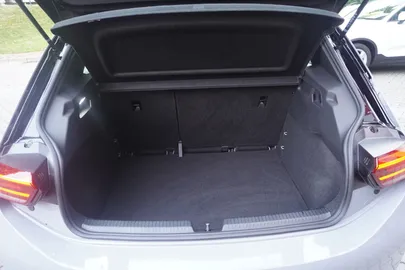 Car image 30