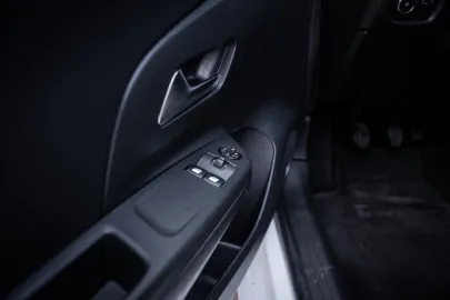 Car image 35