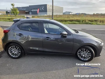Car image 4